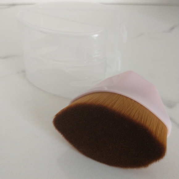 New Trendy Flawless Kabuki Makeup Brush Set - One of Each Size with Case - Picture 6 of 11